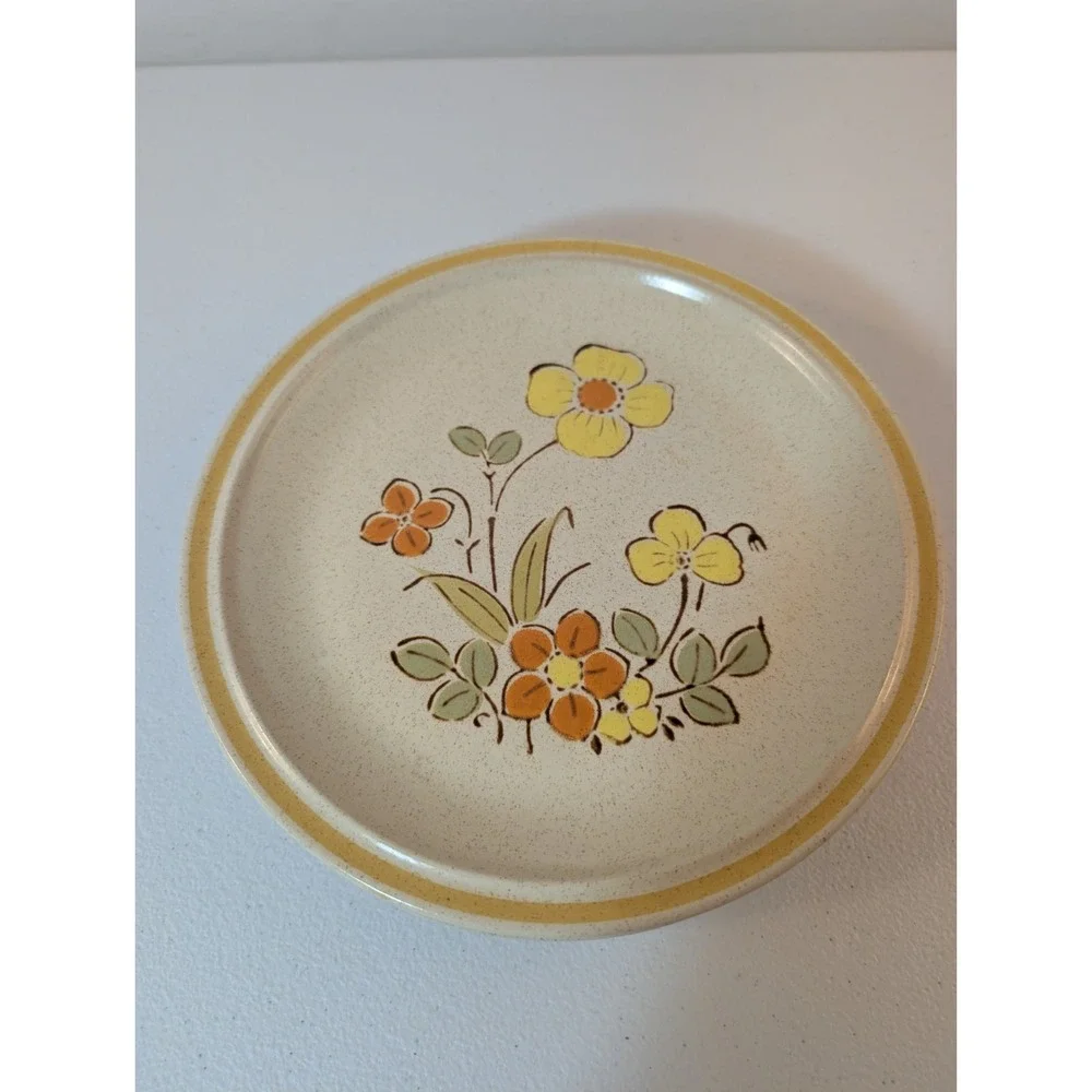 Vintage Hearthside Garden Festival Sunshine Flowers Salad Plates 7.5